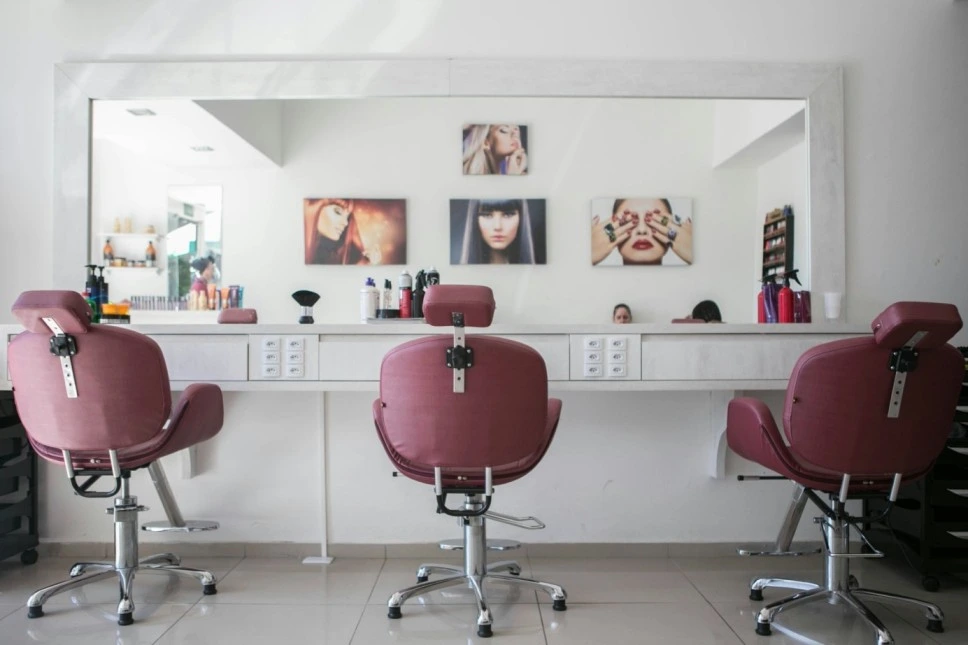 Helper Jobs working in salon