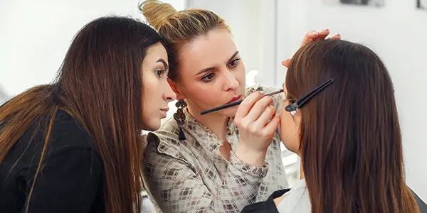 Beauty Trainer Jobs in Greater Noida working in salon