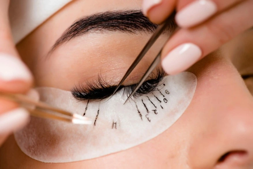 Eye-lash Extension Expert Jobs working in salon